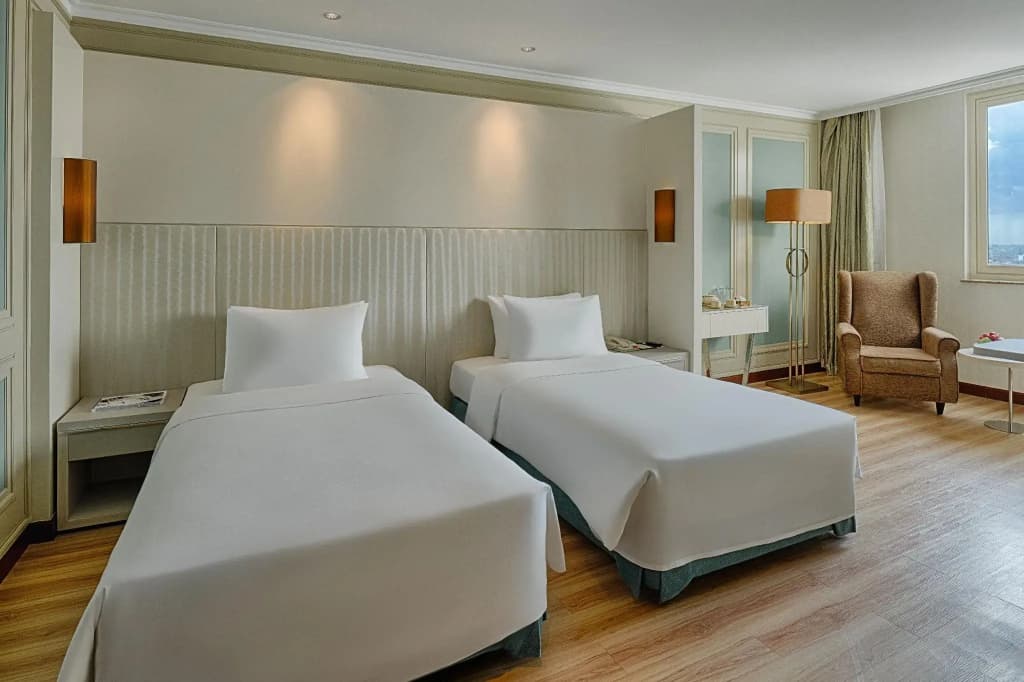 Windsor Plaza Hotel - photo 41