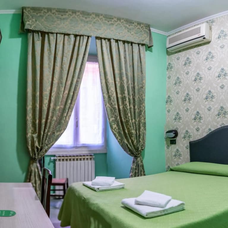 Hotel Ferrarese Roma - photo 28