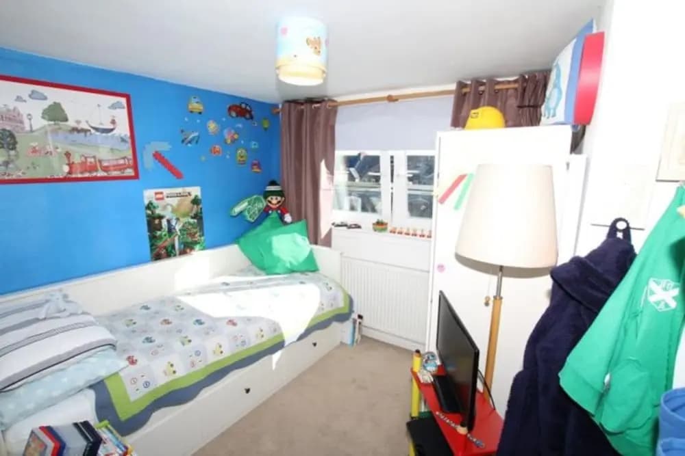 3 Bedroom Flat Near Leith - photo 5