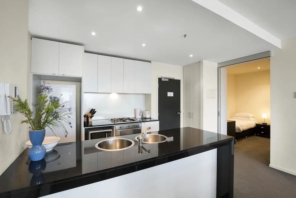 Living Corporate Liberty Tower - photo 6