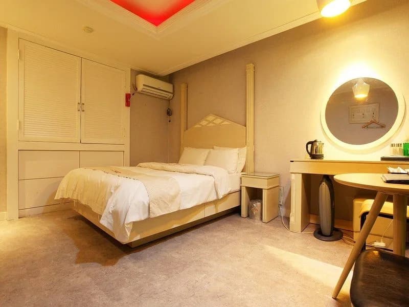 Donkey Hotel - photo 2