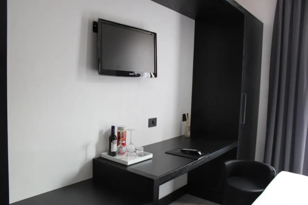 LHP Hotel Napoleon - photo 37