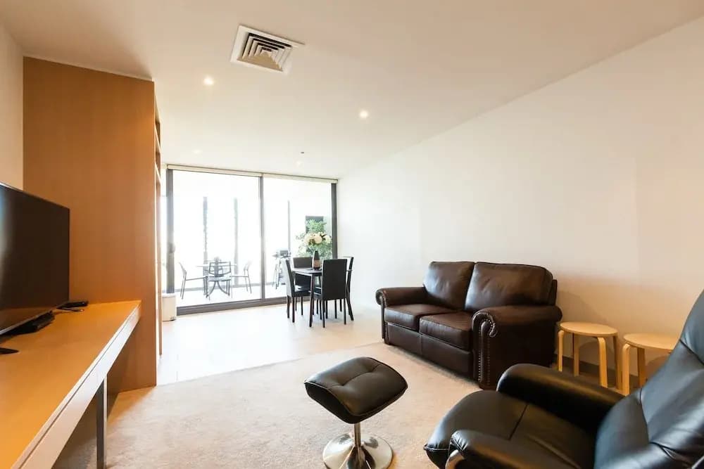 MILES, 1BDR Melbourne Apartment - photo 1