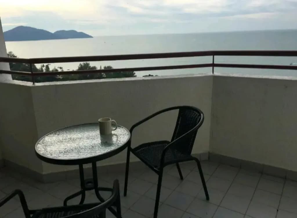 PoolView Resort Batu Ferringhi 502 - 2 Rooms - photo 7