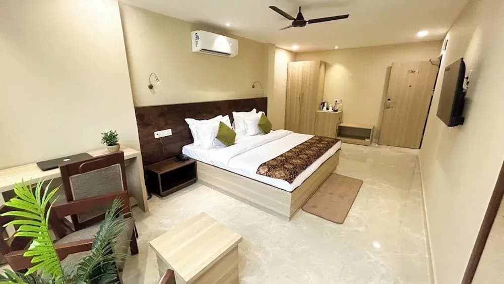 Iris Suites Kalkaji - photo 1
