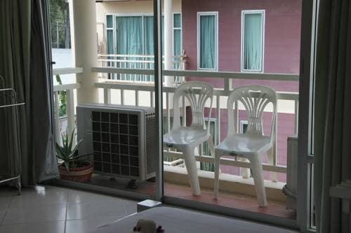 Chanisara Guesthouse - photo 12
