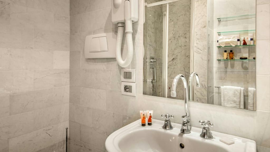 Alexandra Hotel - photo 8