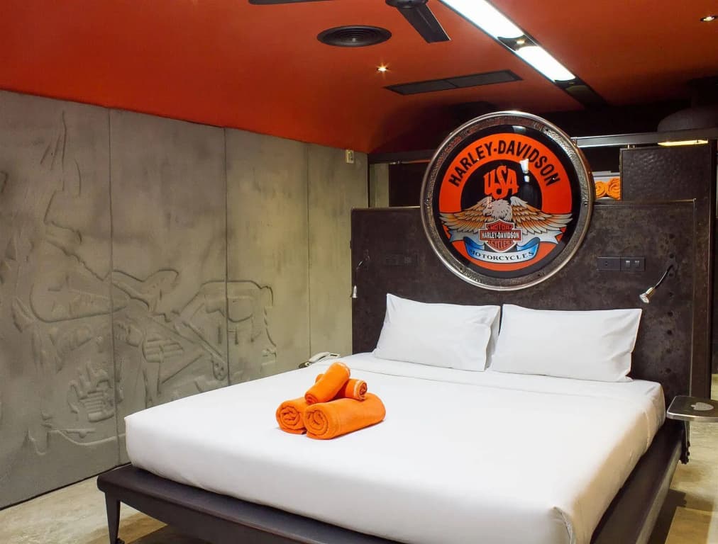 Nicky's Handlebar Hotel - photo 8