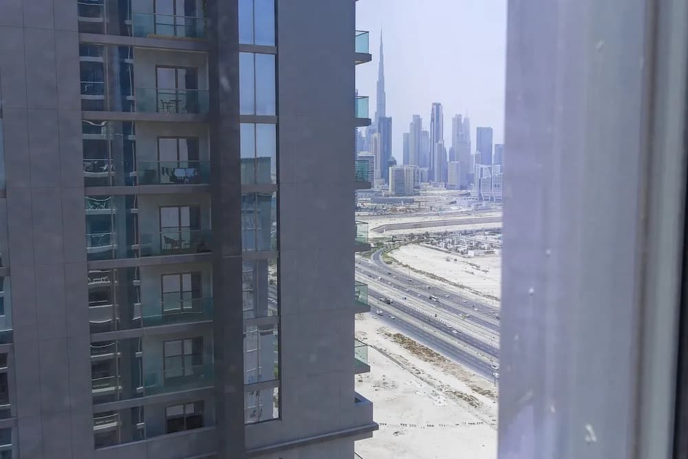 Luxury StayCation - Stylish Apartment With Balcony And City Views - photo 1