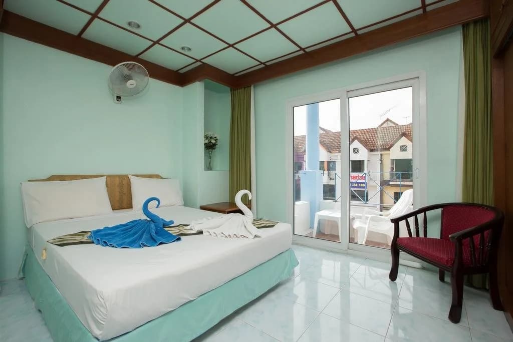 Sundowners Guesthouse - photo 13