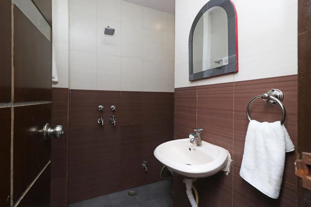 OYO 5494 Hotel Odeon Continental - photo 7