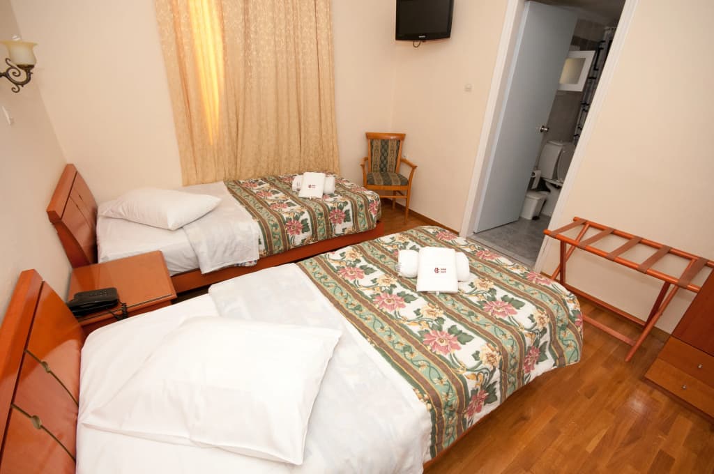 Cecil Hotel - photo 4