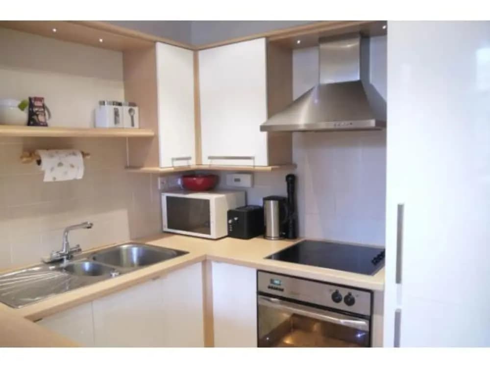 Two Bedroom Flat in Edinburgh - photo 13