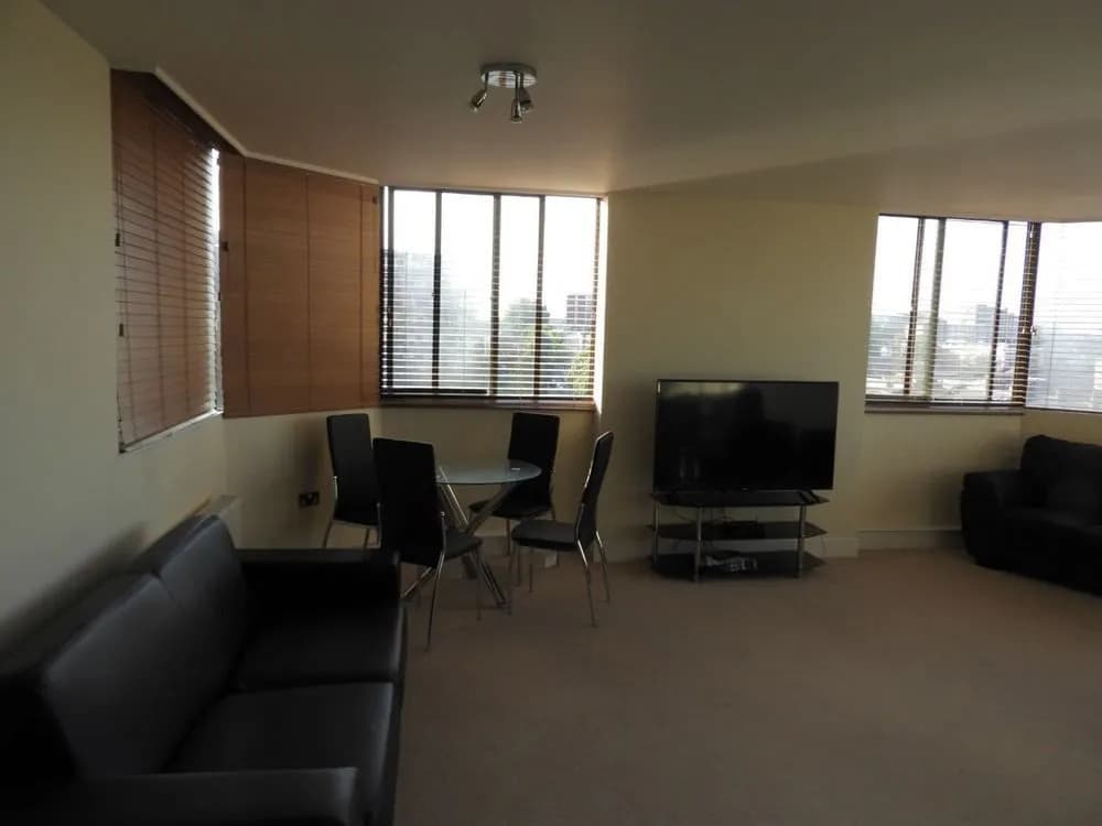 Acacia Road Apartment - photo 4