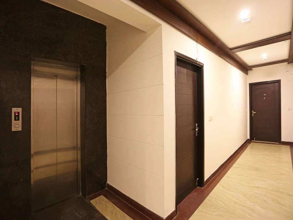 OYO Townhouse 281 Harsh Vihar Near M2K Cinemas Rohini - photo 16