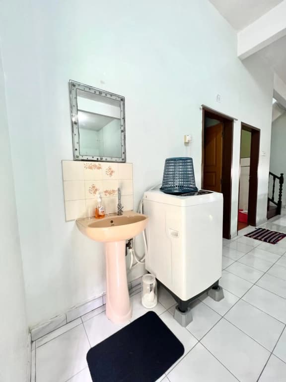 Teratai Homestay Batu Buruk - photo 15