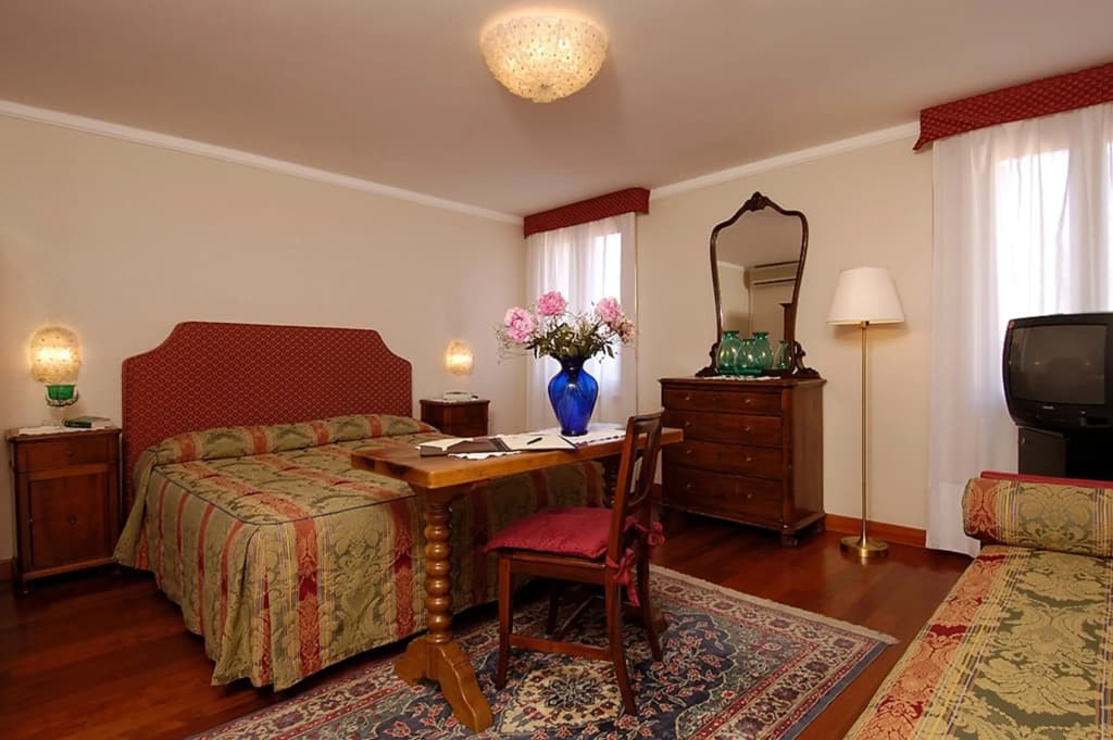 Hotel San Zulian - photo 4