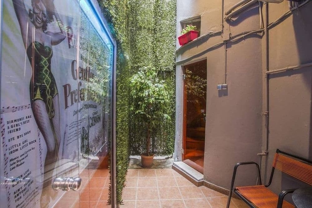 Boutique maisonette in Athens - photo 7