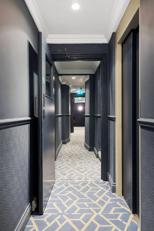 Commodore Hotel - photo 15