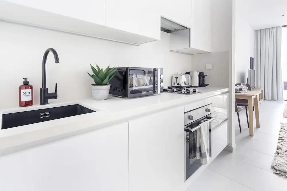 Stunning Studio w/ Burj Khalifa View! - photo 13