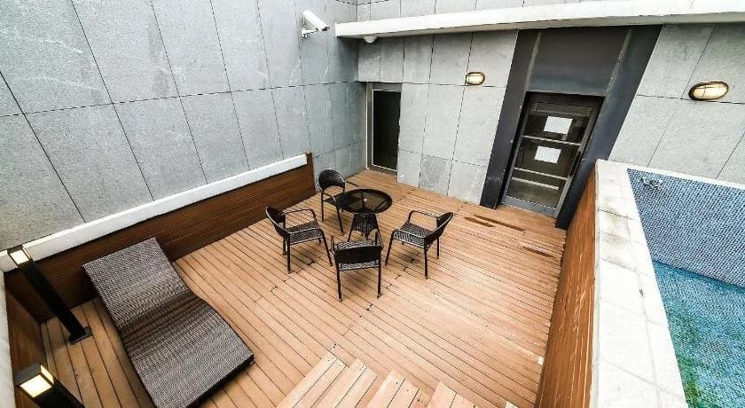 Blvd Hotel - photo 32