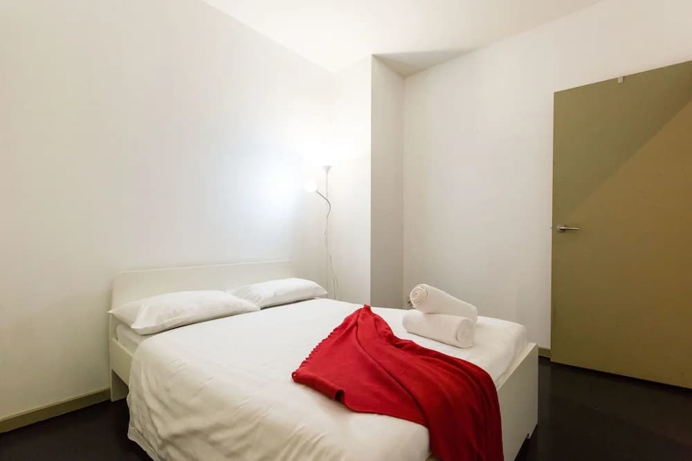 MEGAN, 2BDR Melbourne Apartment - photo 13