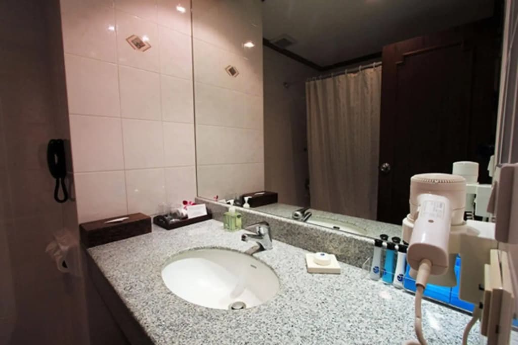 St. James Hotel - photo 8