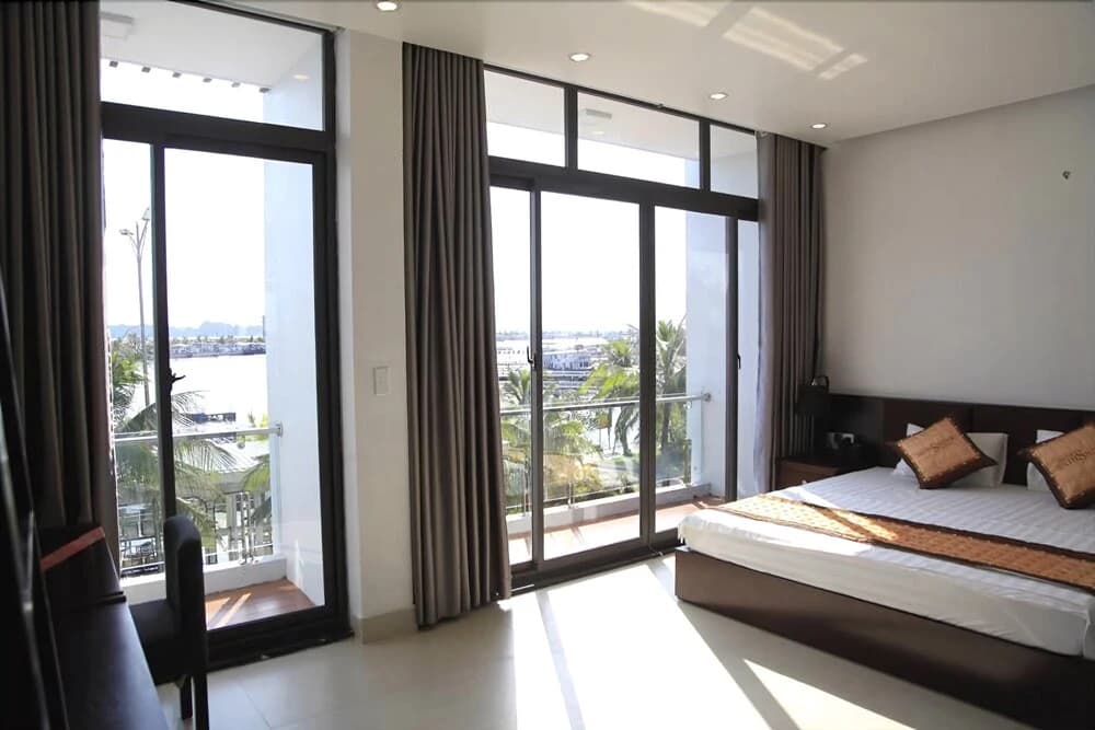 Sunshine Hotel - photo 9