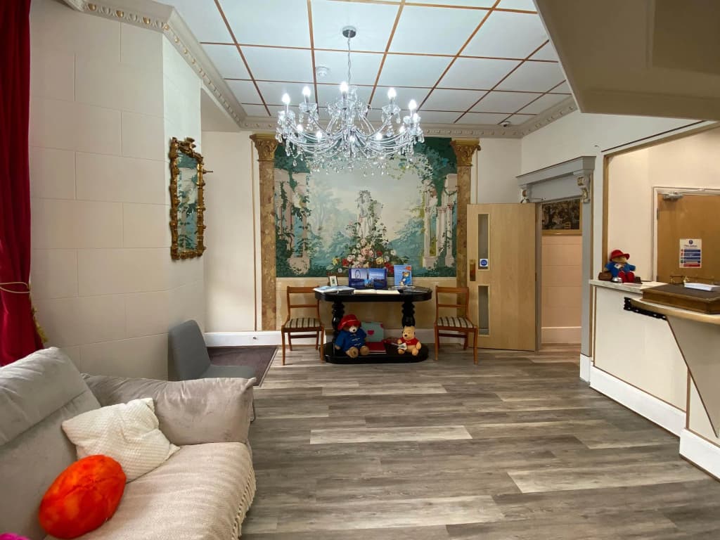 Lancaster Court Hotel - photo 11