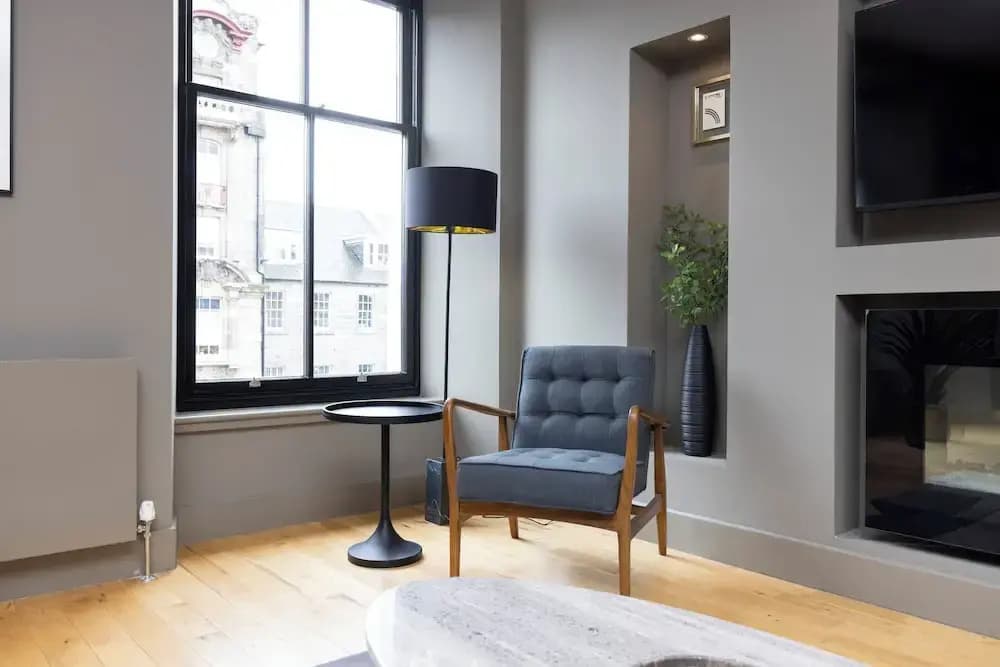 Stylish 2-bed flat in New Town - photo 23