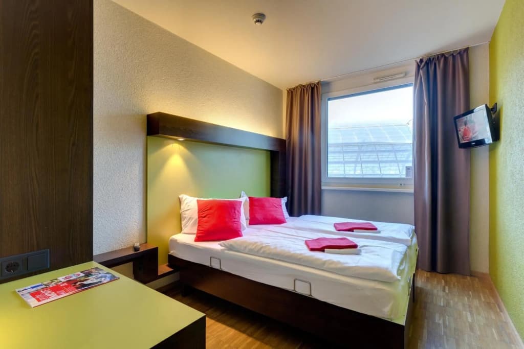 MEININGER Hotel Berlin Hauptbahnhof - photo 3