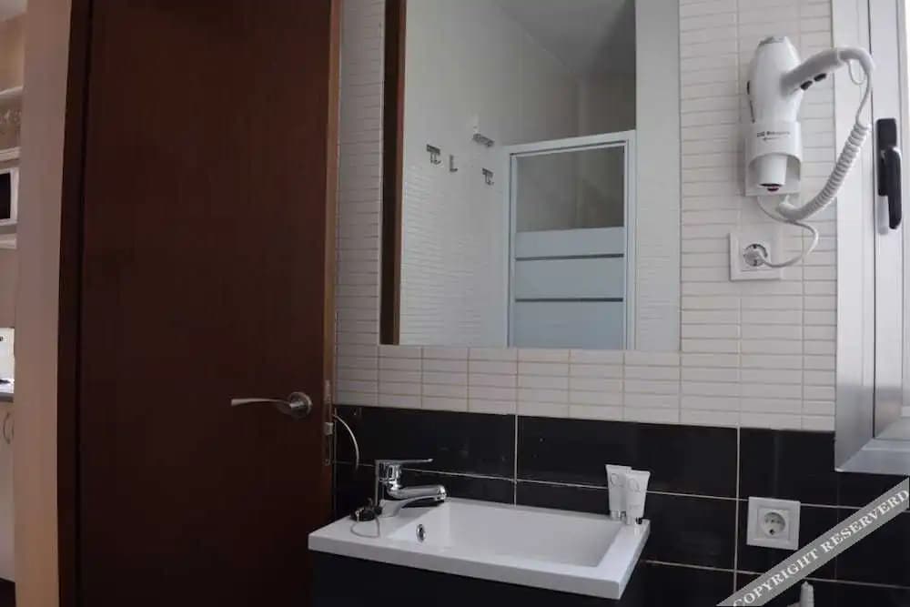 Hotel Madrid - photo 9