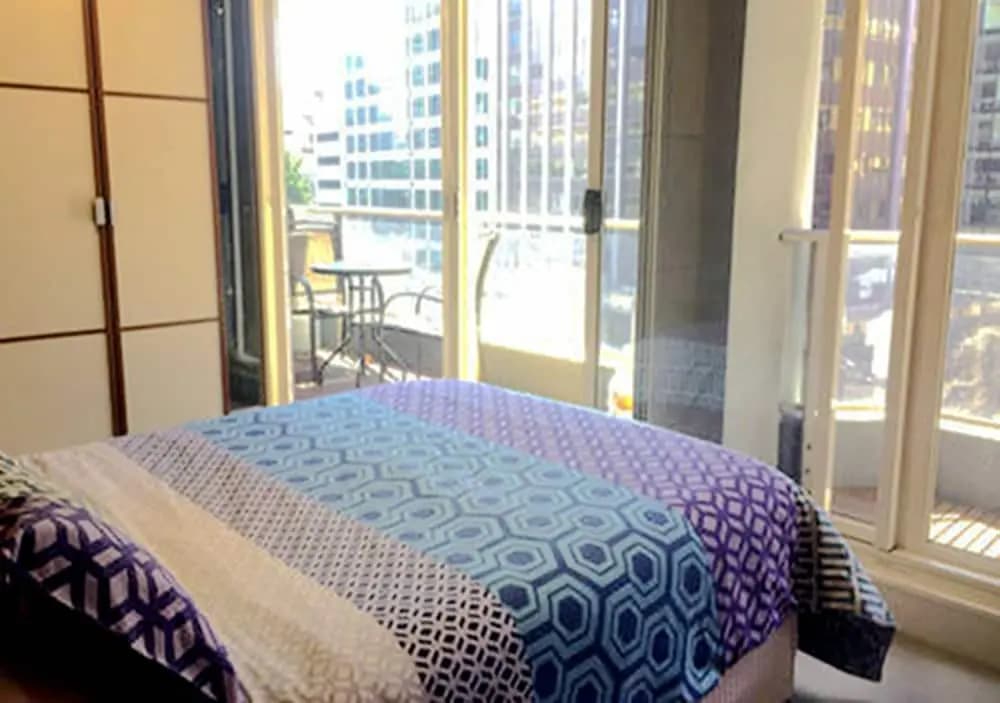 Sydney CBD 2 Bedroom Apartment with Balcony - photo 14