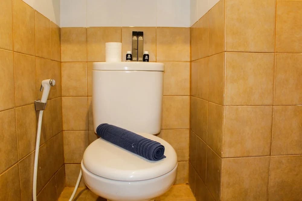 Minimalist and Homey 2BR Aparment at Green Pramuka near Mall - photo 6