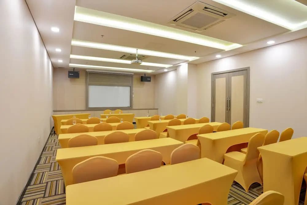 ZEN Rooms Basic Near Sunter Mall - photo 14