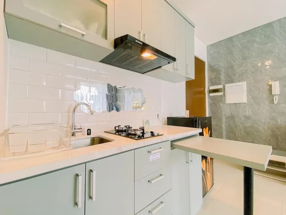 Homey and Warm 1BR at Ciputra World 2 Apartment - photo 17