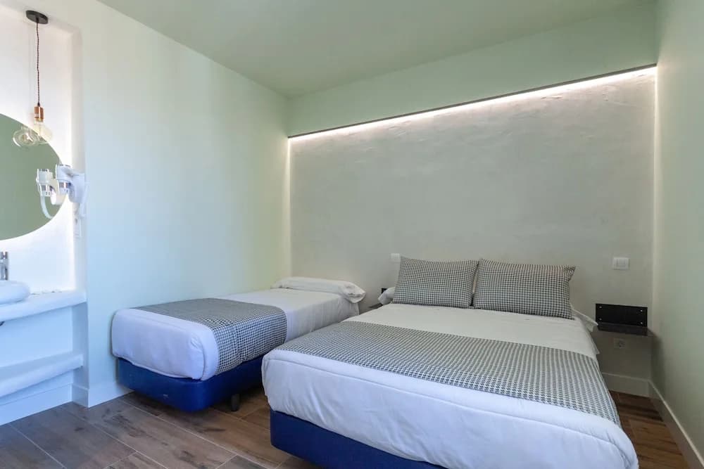 Hostal Charlotte - photo 6