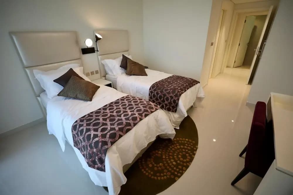 Waterfront 2 Bed Apartment Sleeps 4 With Parking - photo 7