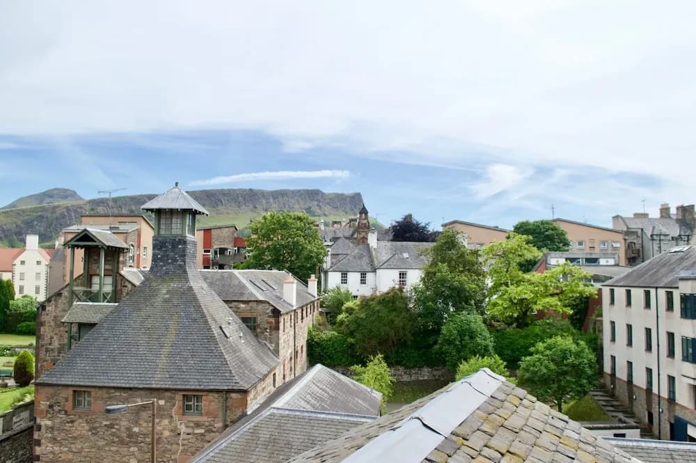 Central 2 Bedroom Flat With Great Views - photo 10