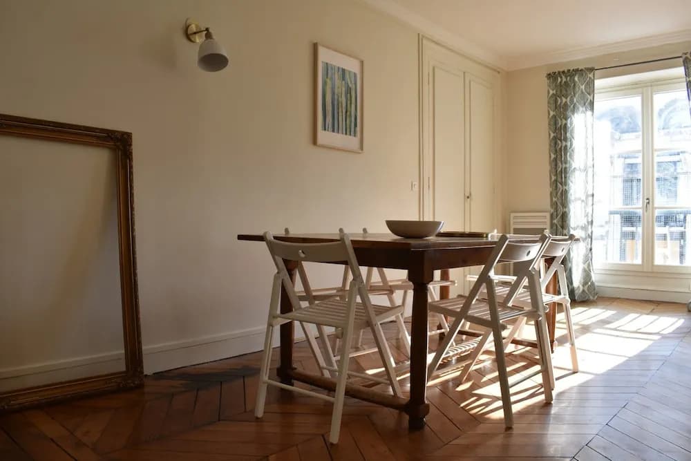 Spacious 2 Bedroom Apartment in Paris 2nd - photo 10