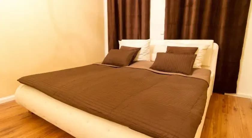 Romantic Modern Centre Apartment - photo 7