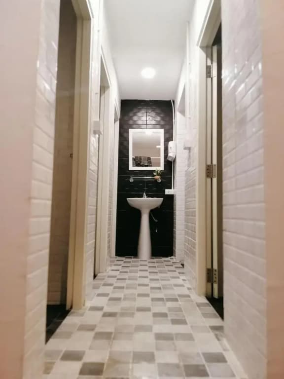 White House Hostel - photo 11