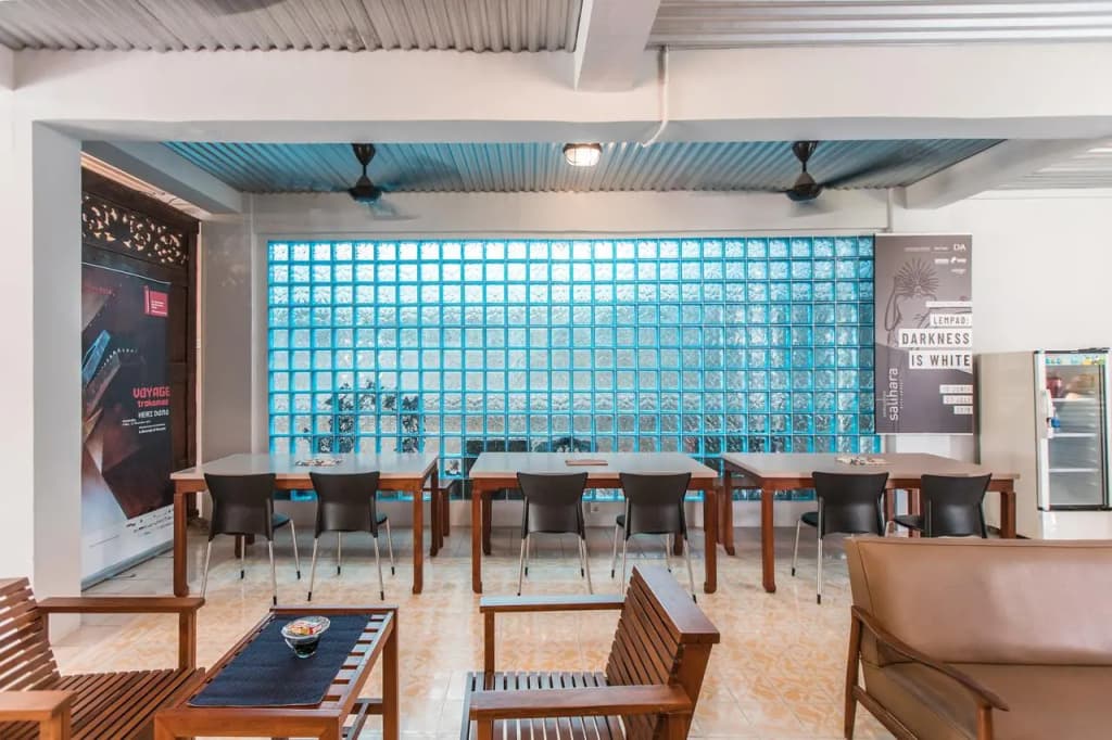 OYO 1001 Pulo Art Space Near Ciranjang ENT Hospital - photo 15