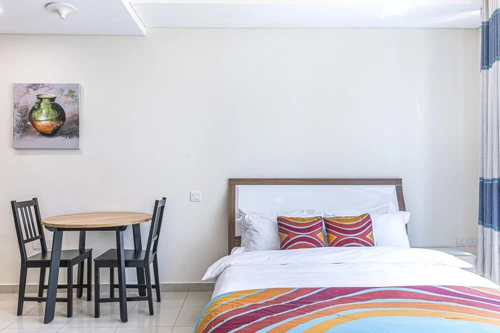 SuiteLets - Bay Central Suites - photo 4