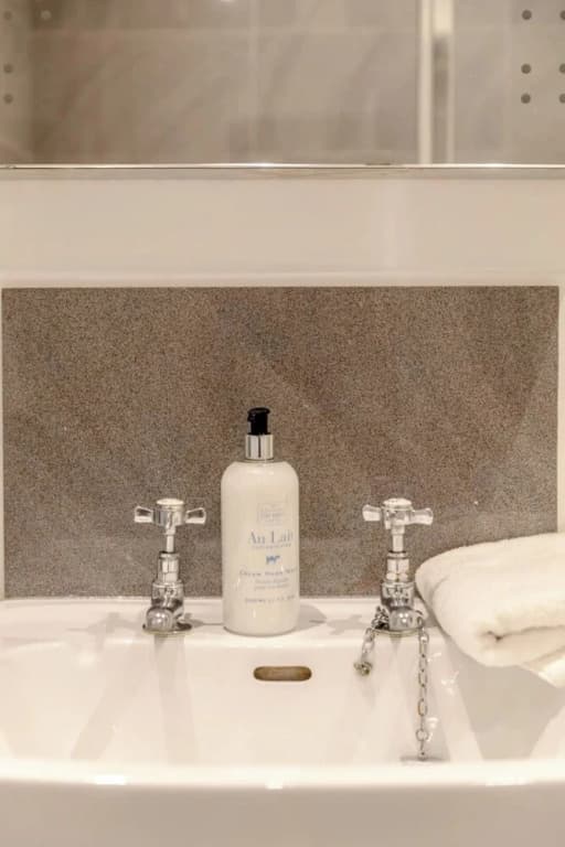 Beautifully Refurbished 2BD Flat- Clapham - photo 9