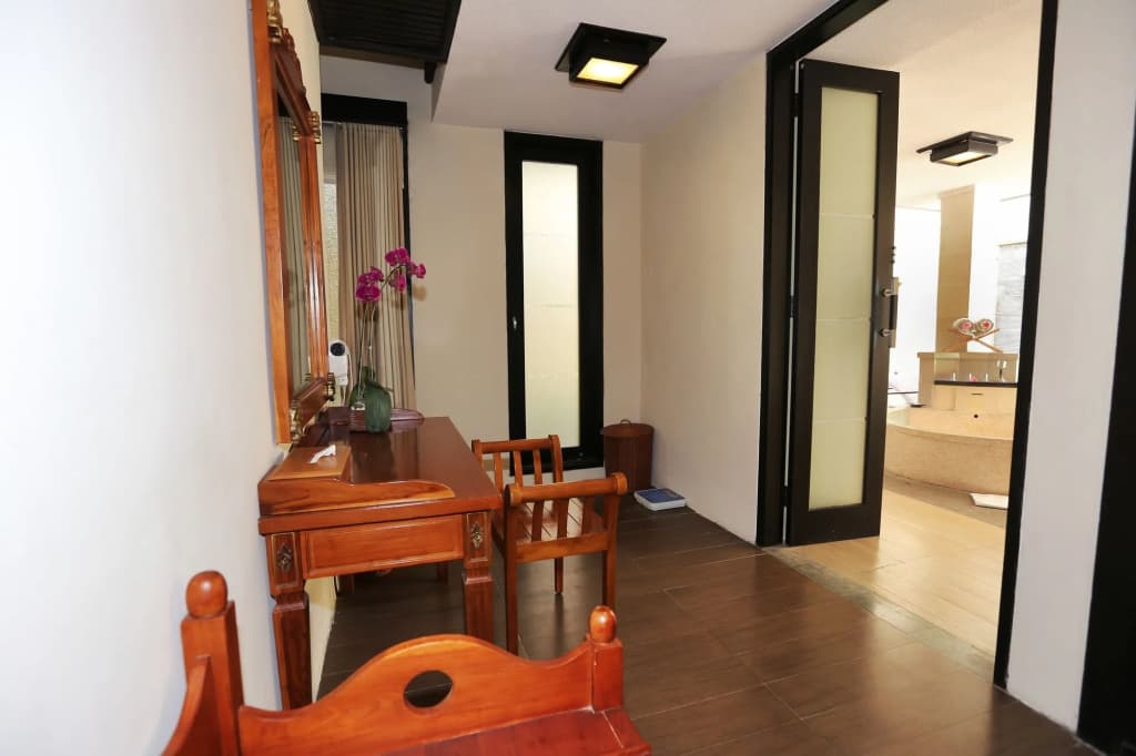 The Sanyas Suite - photo 4