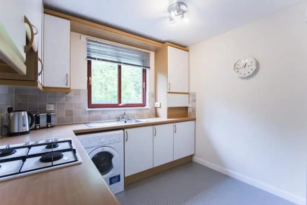 2 Bedroom Flat In Edinburgh - main photo