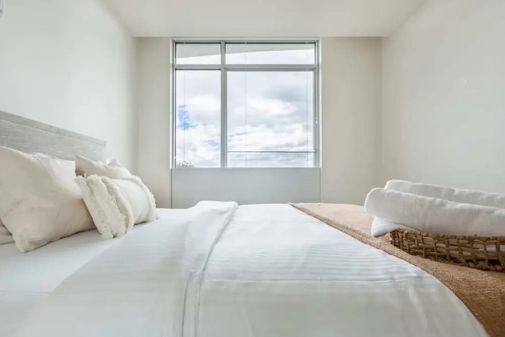 Stunning View 2-bed in Port Melbourne w/ Parking - photo 16