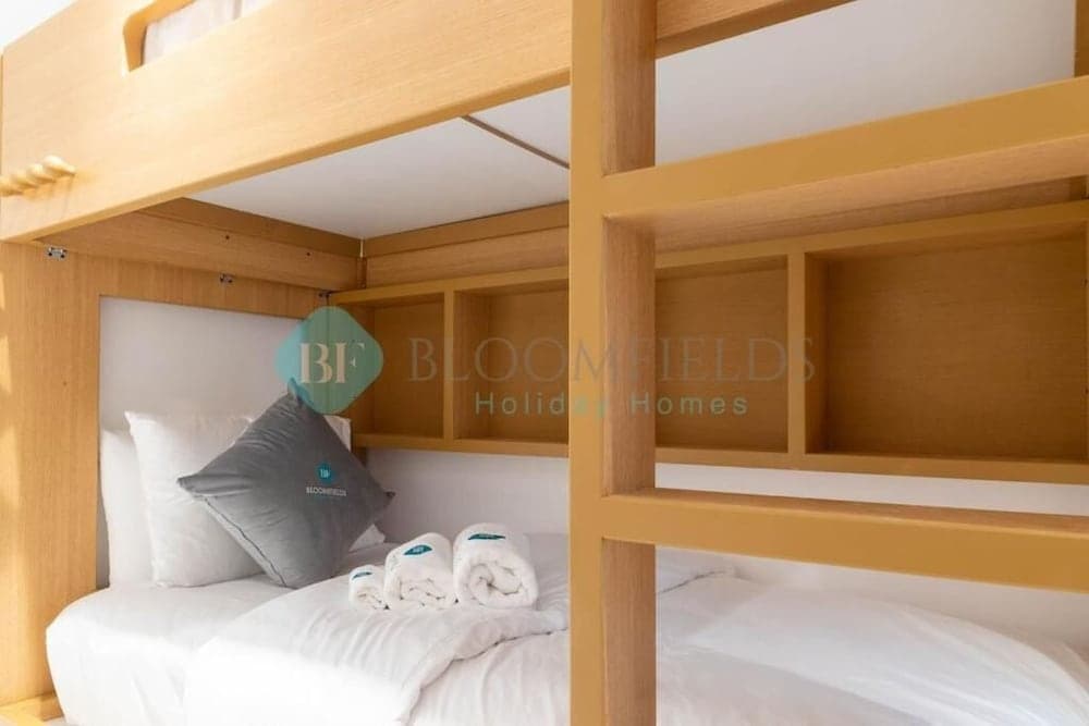 Bloomfields Stylish 2BR in Oasis Mas - photo 2