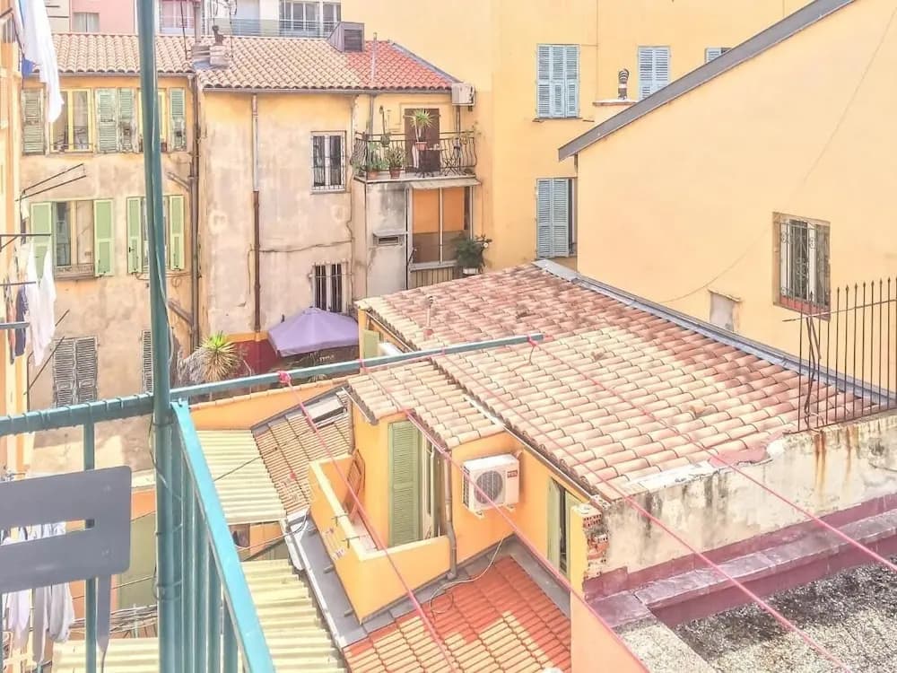 Nicolago a mix of vintage and modern - photo 1